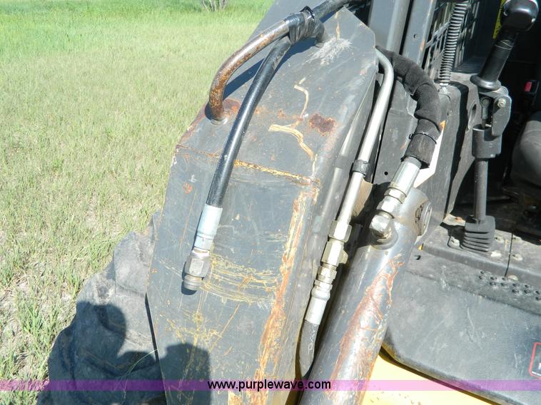 image for item G7871 2007 New Holland L185 skid steer