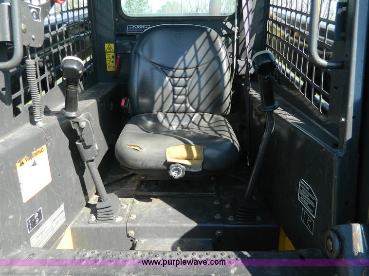 image for item G7871 2007 New Holland L185 skid steer
