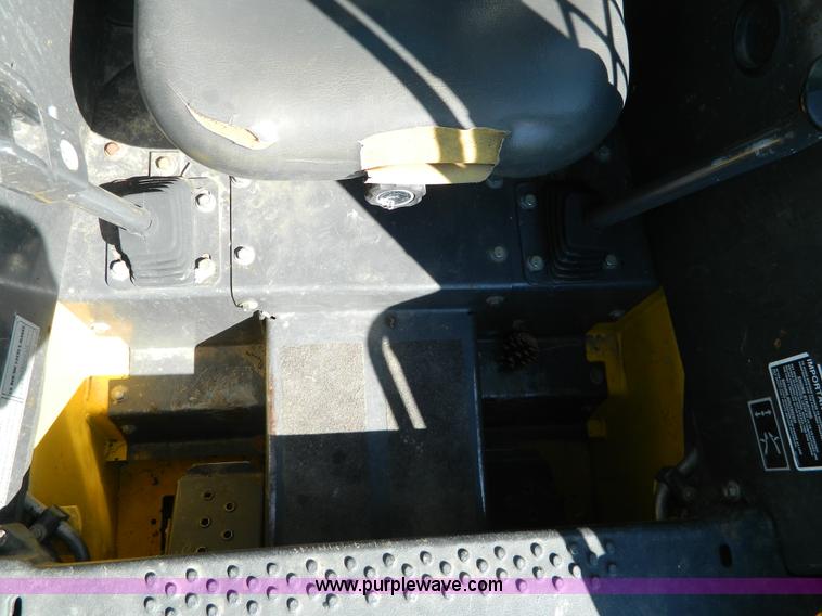 image for item G7871 2007 New Holland L185 skid steer