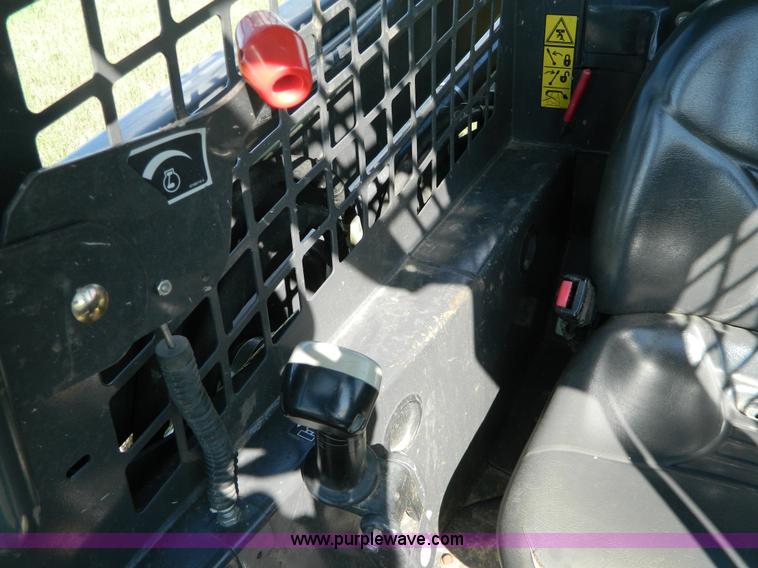 image for item G7871 2007 New Holland L185 skid steer