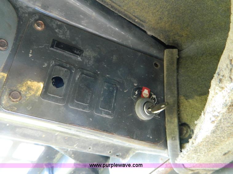 image for item G7871 2007 New Holland L185 skid steer