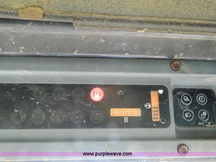 image for item G7871 2007 New Holland L185 skid steer