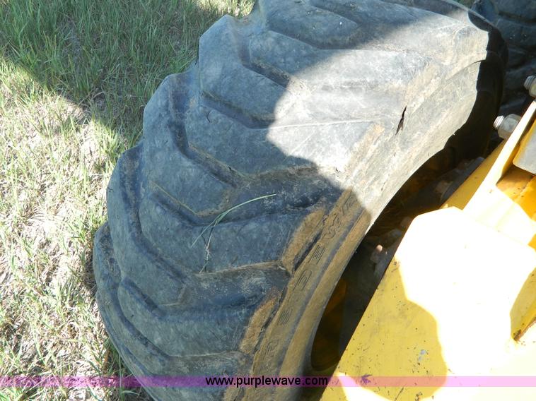 image for item G7871 2007 New Holland L185 skid steer