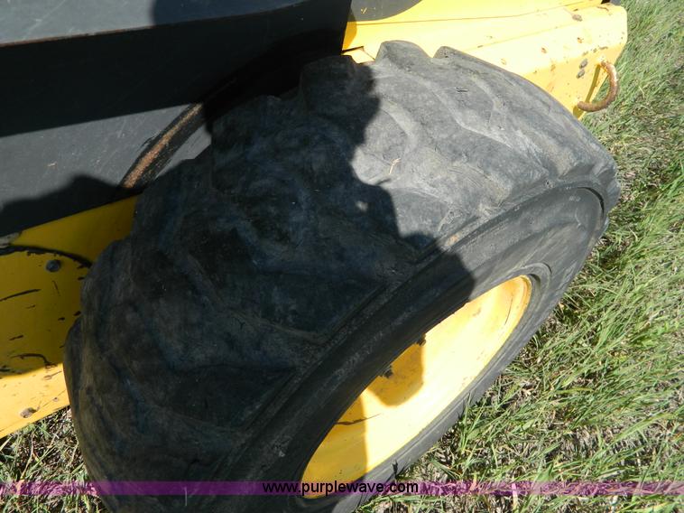 image for item G7871 2007 New Holland L185 skid steer