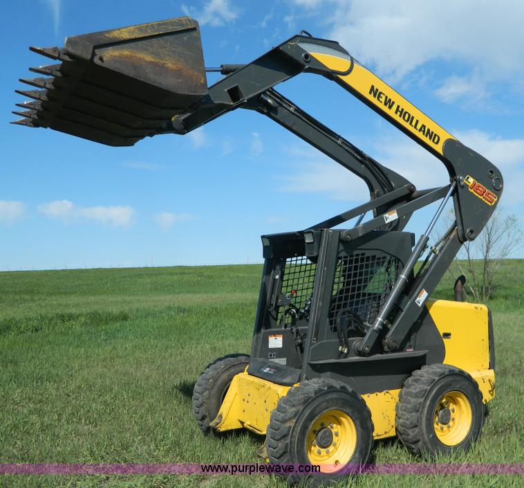 image for item G7871 2007 New Holland L185 skid steer