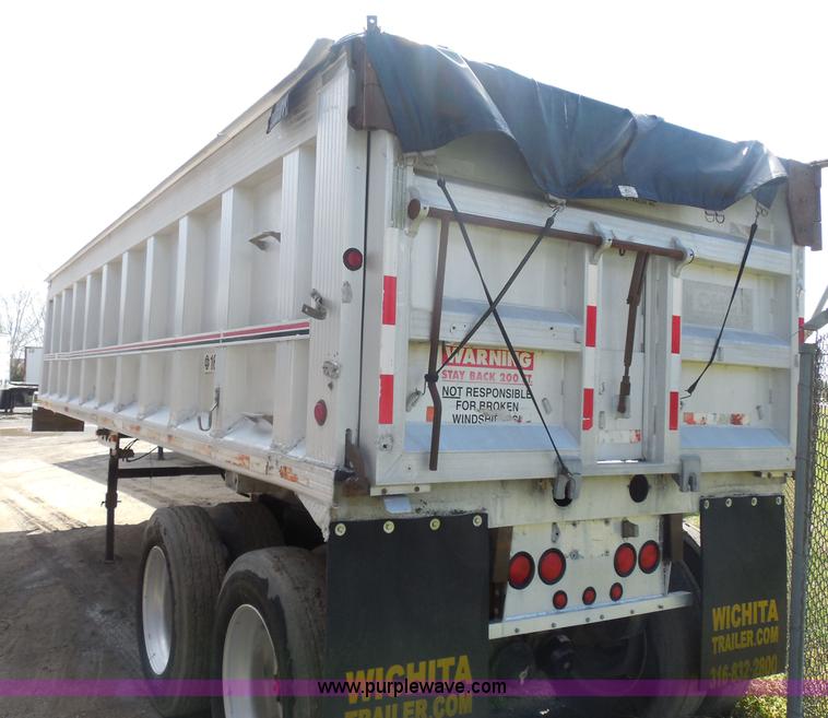 image for item H3216 1994 Travis end dump trailer