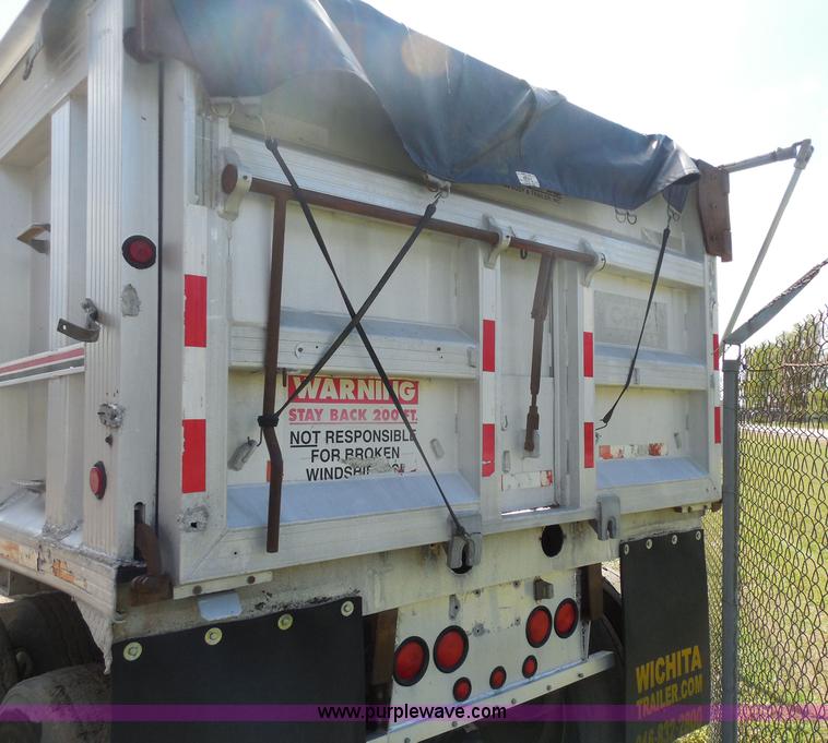 image for item H3216 1994 Travis end dump trailer