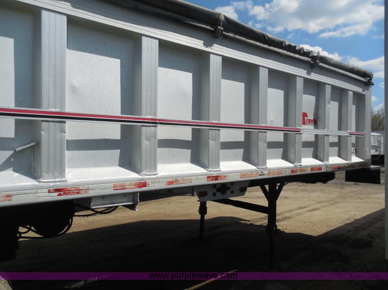 image for item H3216 1994 Travis end dump trailer