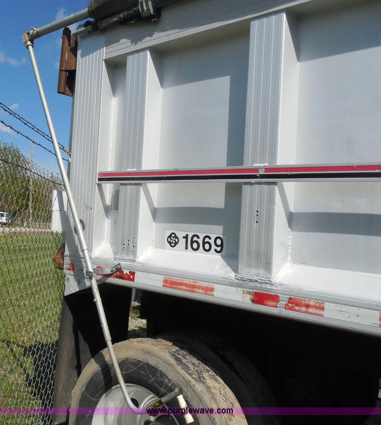image for item H3216 1994 Travis end dump trailer