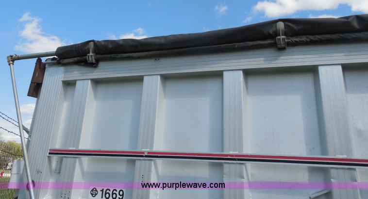 image for item H3216 1994 Travis end dump trailer