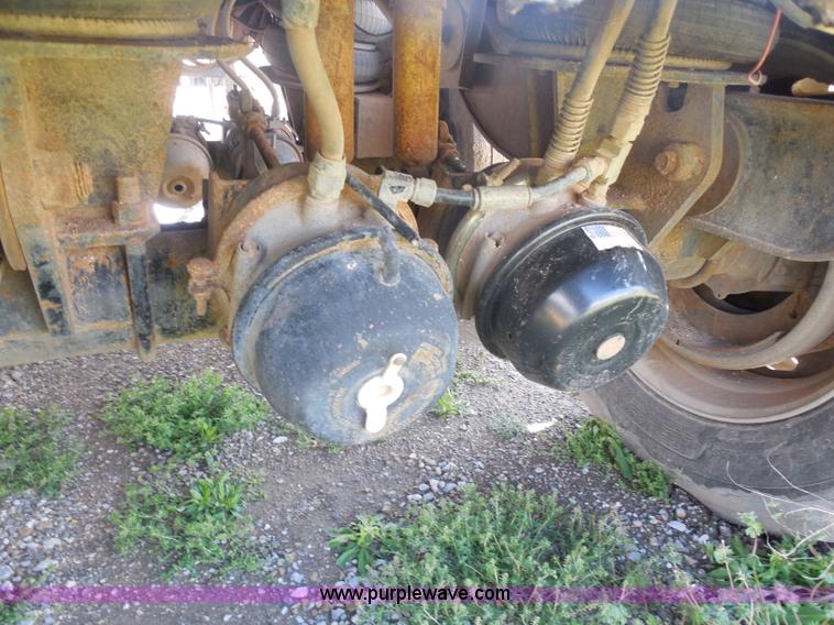 image for item H3216 1994 Travis end dump trailer