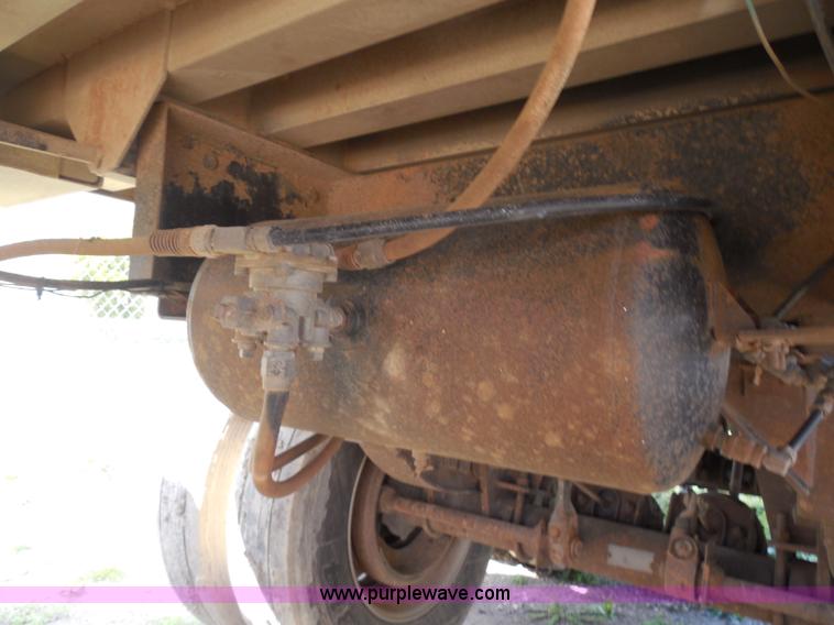 image for item H3216 1994 Travis end dump trailer