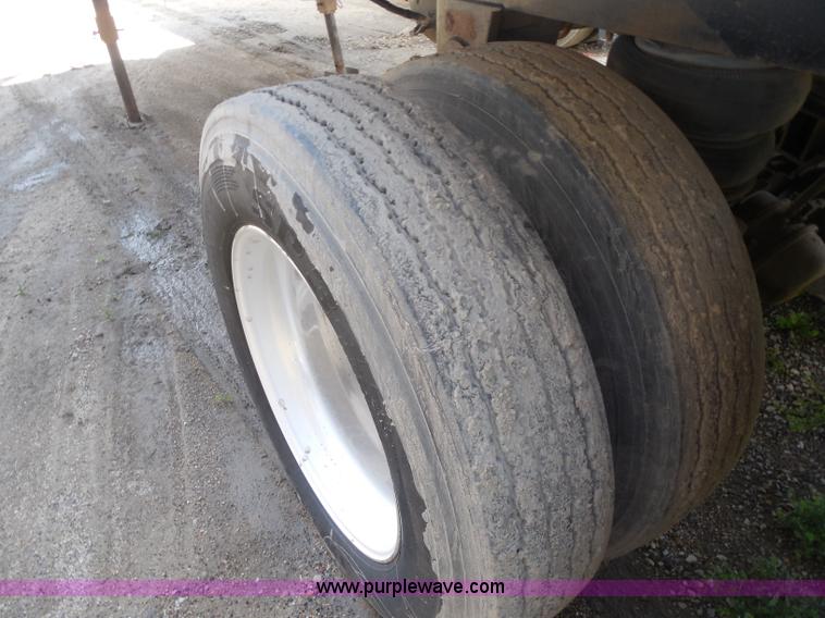 image for item H3216 1994 Travis end dump trailer