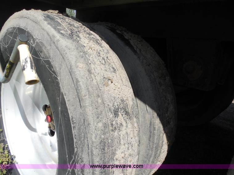 image for item H3216 1994 Travis end dump trailer