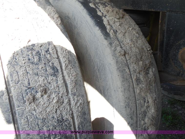 image for item H3216 1994 Travis end dump trailer