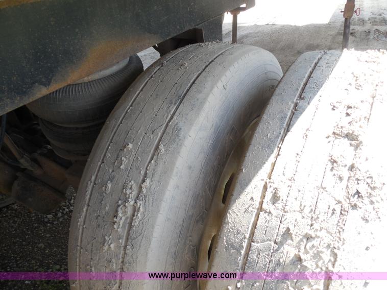 image for item H3216 1994 Travis end dump trailer