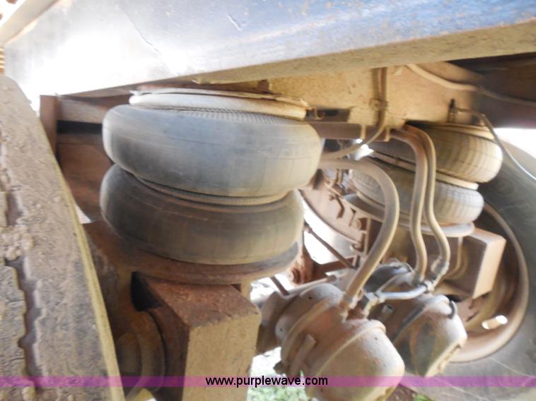 image for item H3216 1994 Travis end dump trailer