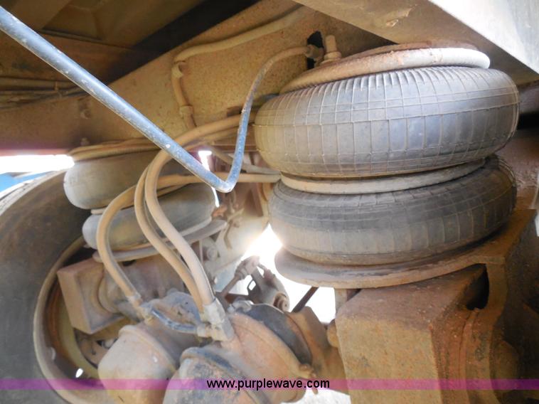 image for item H3216 1994 Travis end dump trailer