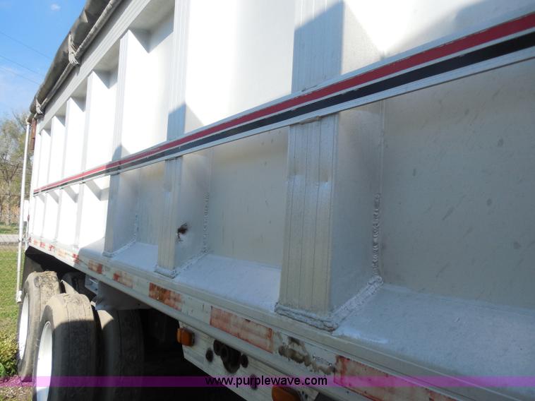 image for item H3216 1994 Travis end dump trailer