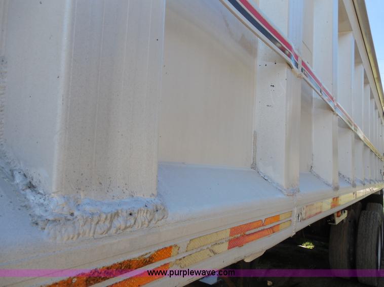 image for item H3216 1994 Travis end dump trailer
