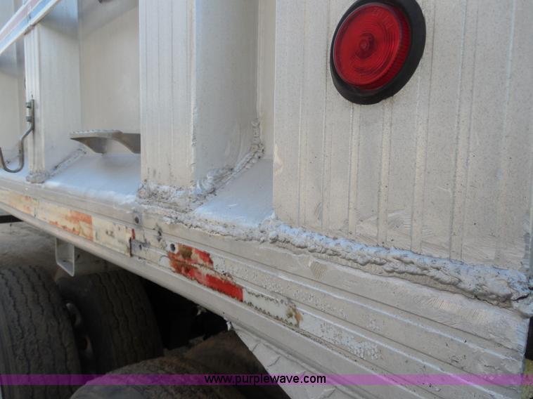 image for item H3216 1994 Travis end dump trailer