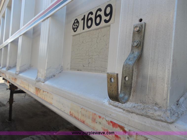 image for item H3216 1994 Travis end dump trailer