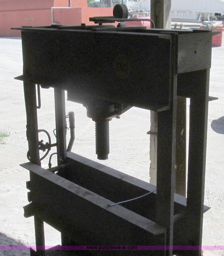 image for item O9173 Press-Arbor 75 ton press