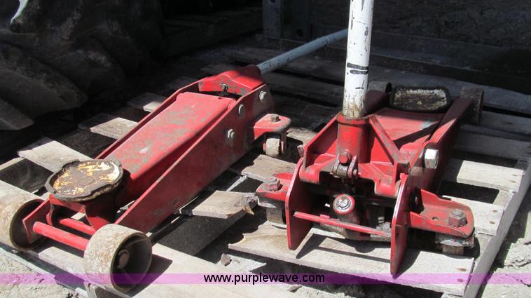 image for item O9174 (2) hydraulic floor jacks