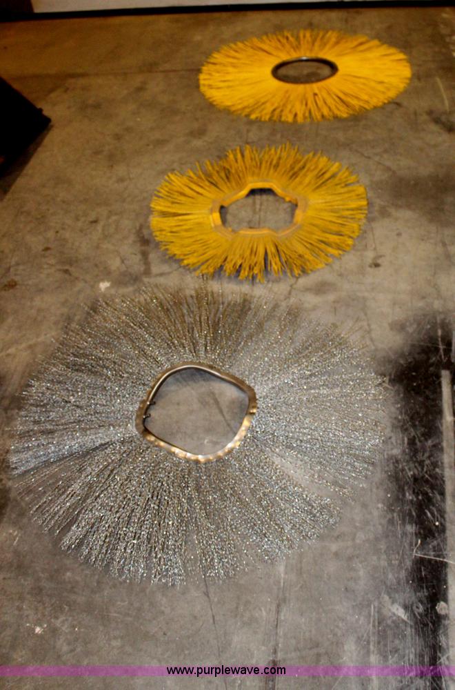 Assorted power broom bristles in Wamego, KS Item X9432 sold Purple Wave