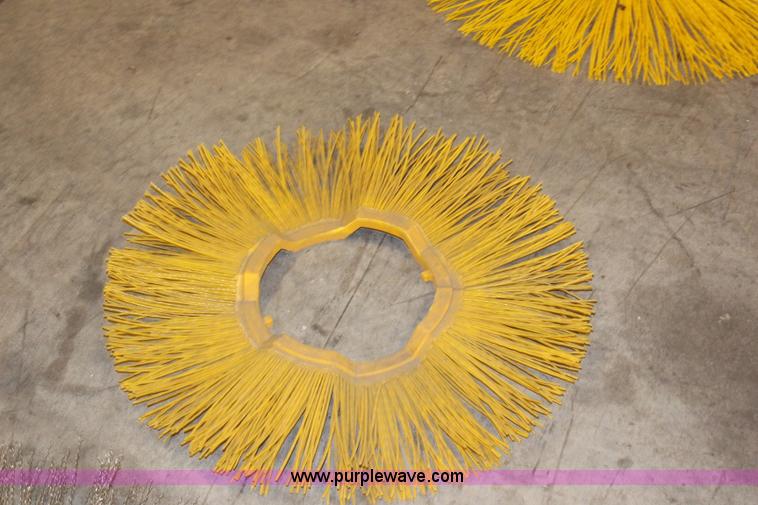 Assorted power broom bristles in Wamego, KS Item X9432 sold Purple Wave