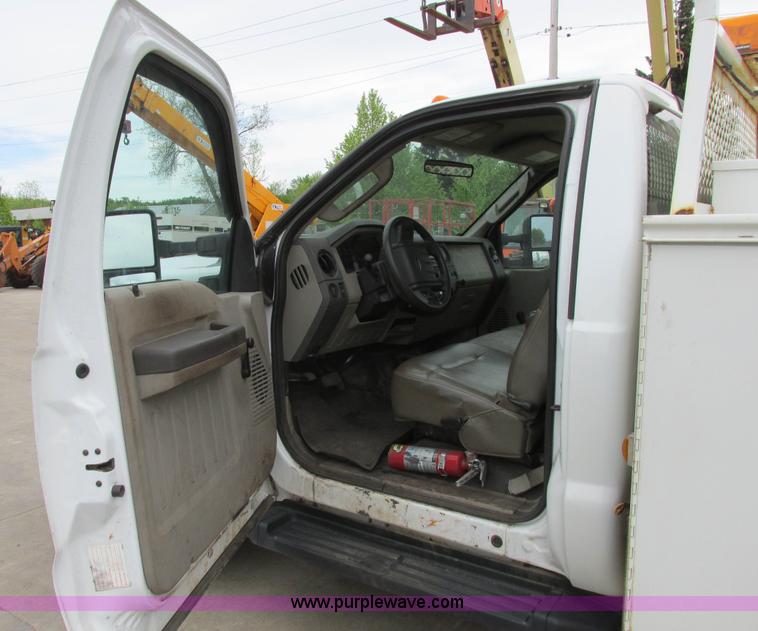 image for item A8533 2008 Ford F350  XL Super Duty service truck