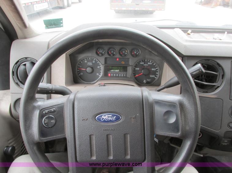 image for item A8533 2008 Ford F350  XL Super Duty service truck