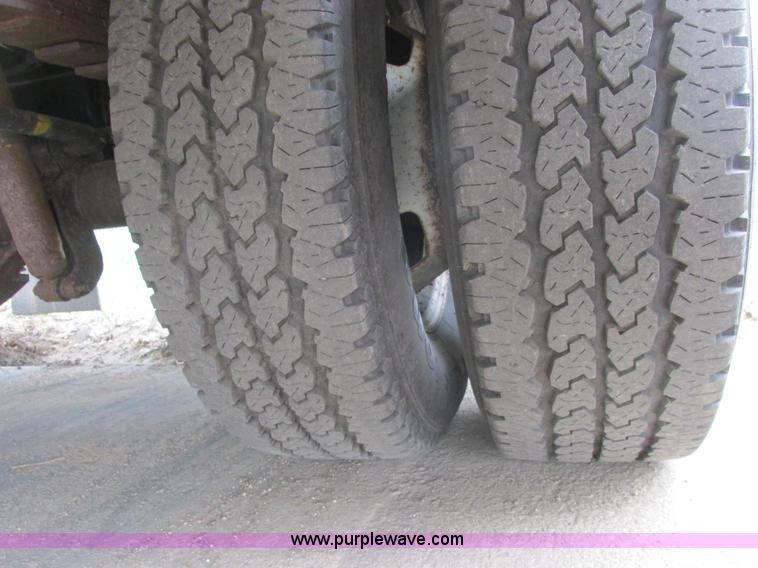 image for item A8533 2008 Ford F350  XL Super Duty service truck