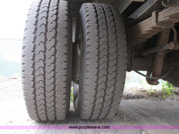 image for item A8533 2008 Ford F350  XL Super Duty service truck