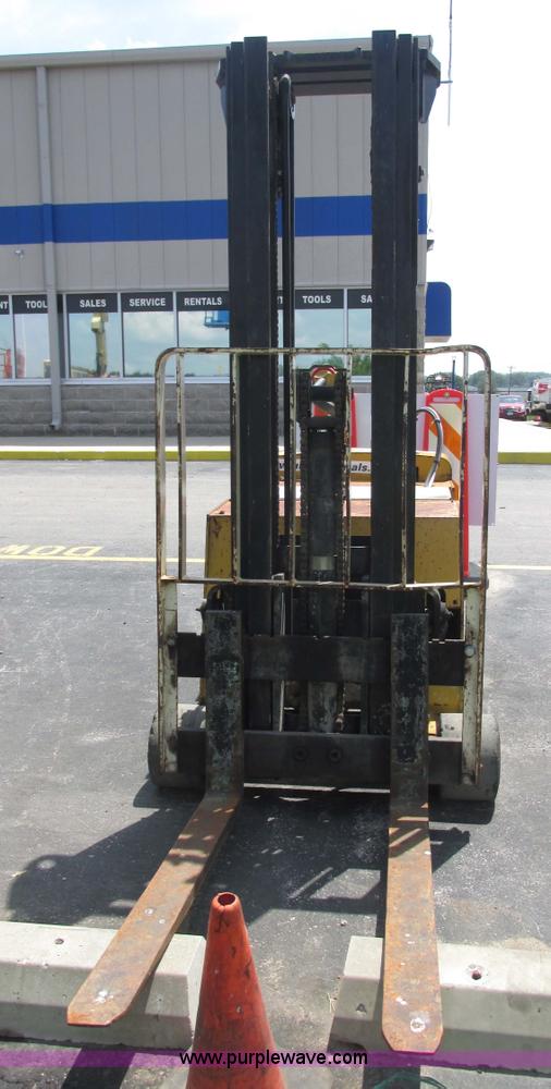 image for item AB9364 2005 Yale electric forklift