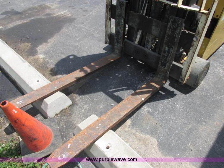image for item AB9364 2005 Yale electric forklift