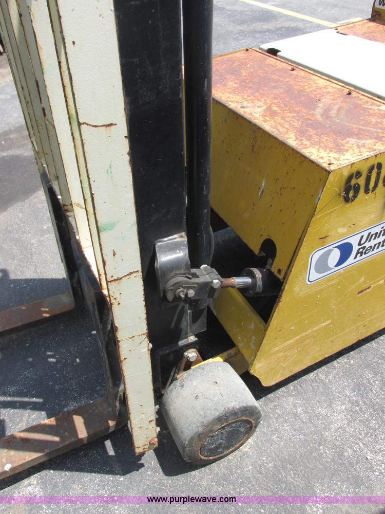 image for item AB9364 2005 Yale electric forklift