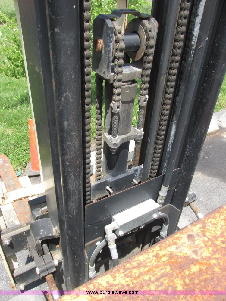 image for item AB9364 2005 Yale electric forklift