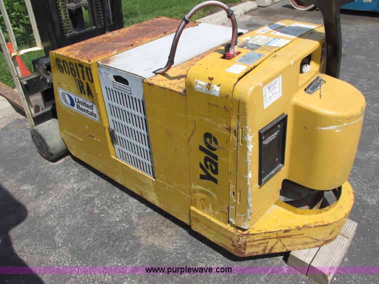 image for item AB9364 2005 Yale electric forklift