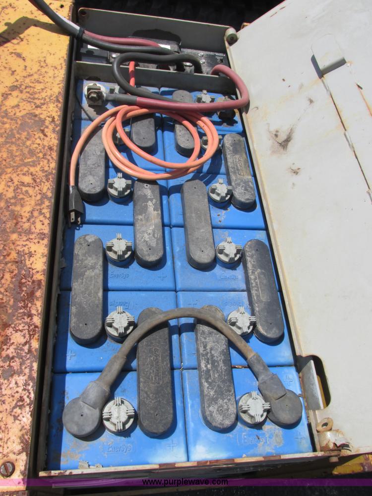 image for item AB9364 2005 Yale electric forklift