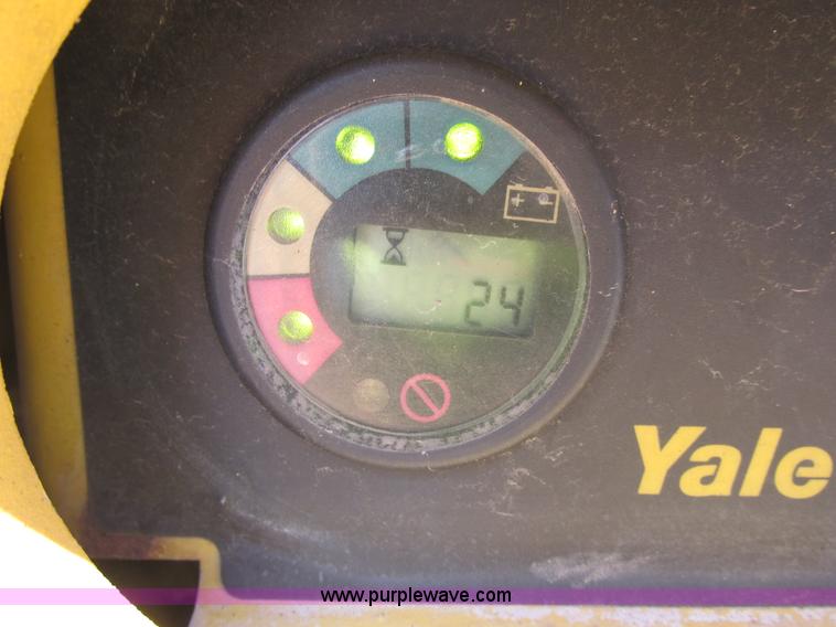 image for item AB9364 2005 Yale electric forklift