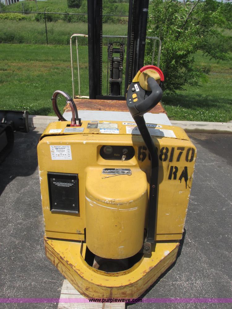 image for item AB9364 2005 Yale electric forklift