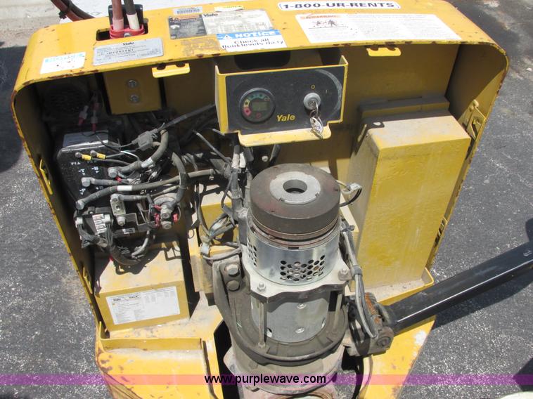 image for item AB9364 2005 Yale electric forklift