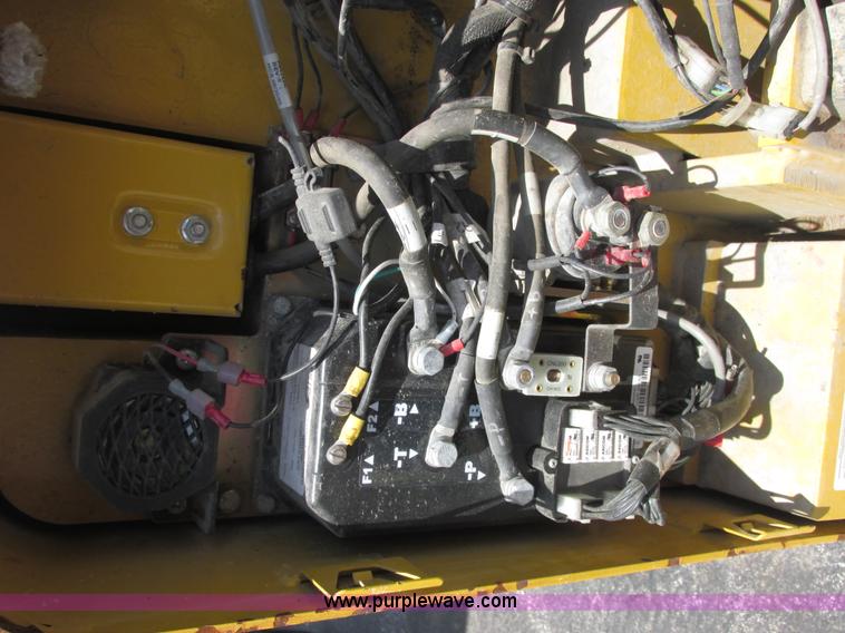 image for item AB9364 2005 Yale electric forklift