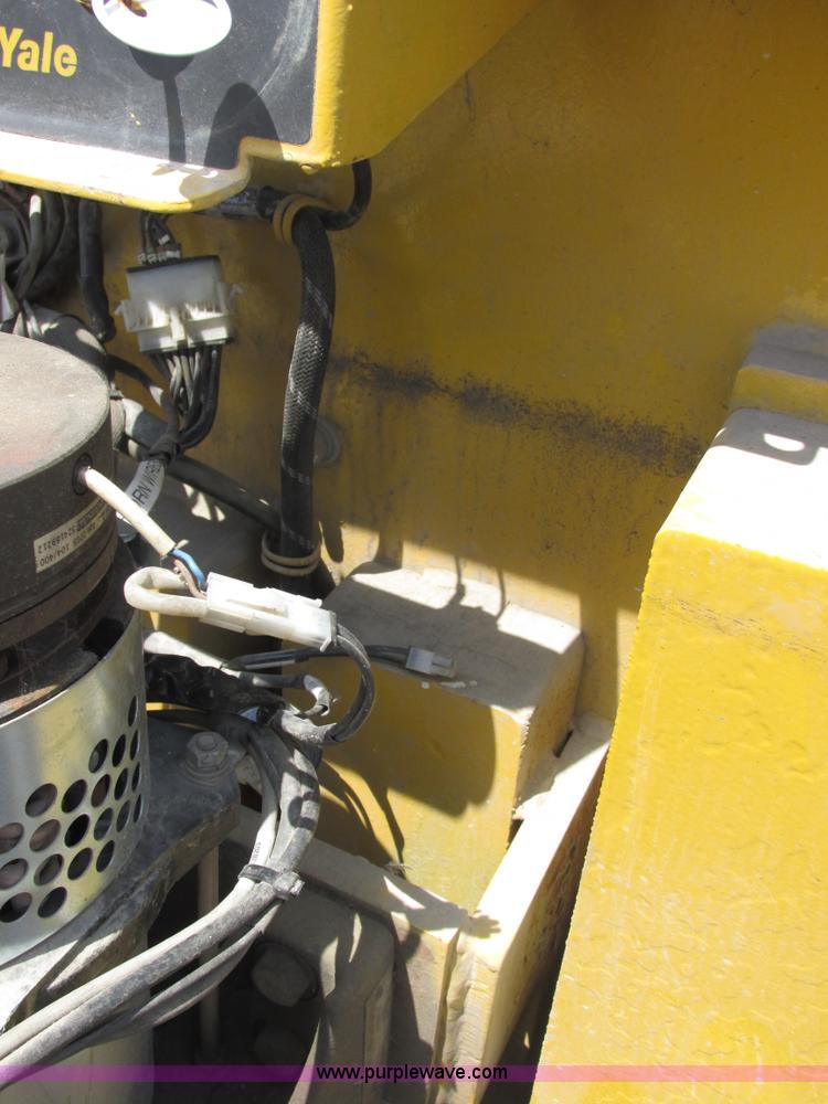 image for item AB9364 2005 Yale electric forklift