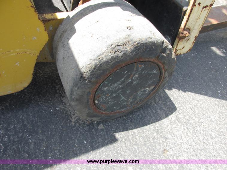 image for item AB9364 2005 Yale electric forklift