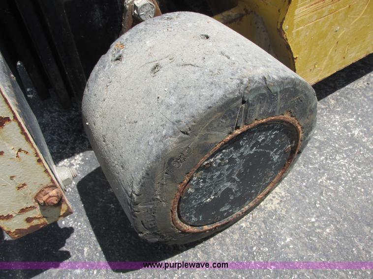 image for item AB9364 2005 Yale electric forklift