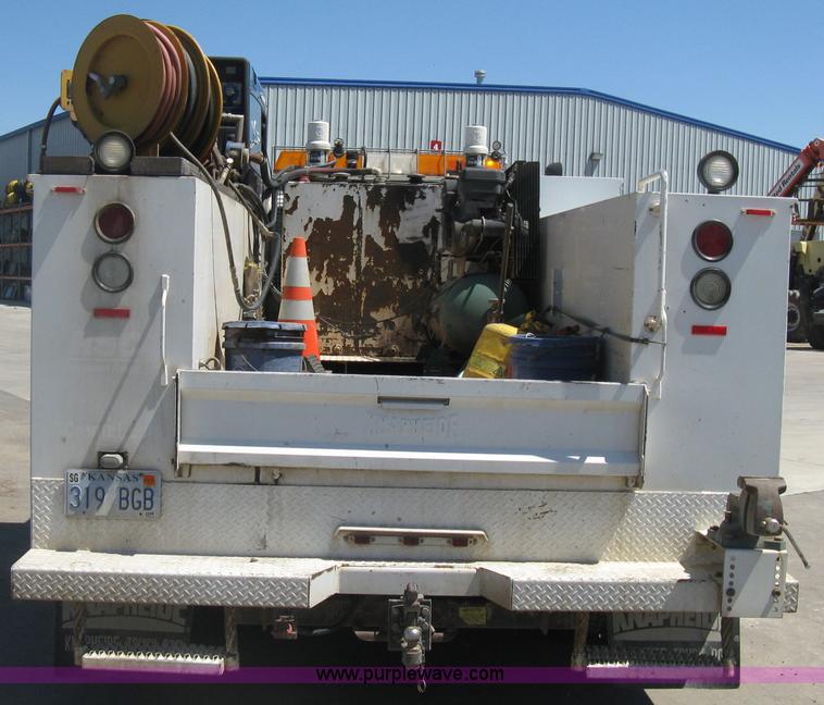 image for item D8310 2005 Ford F550 XL Super Duty service truck