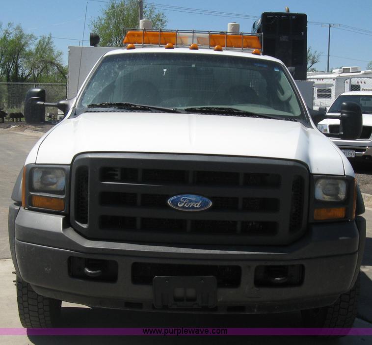 image for item D8310 2005 Ford F550 XL Super Duty service truck