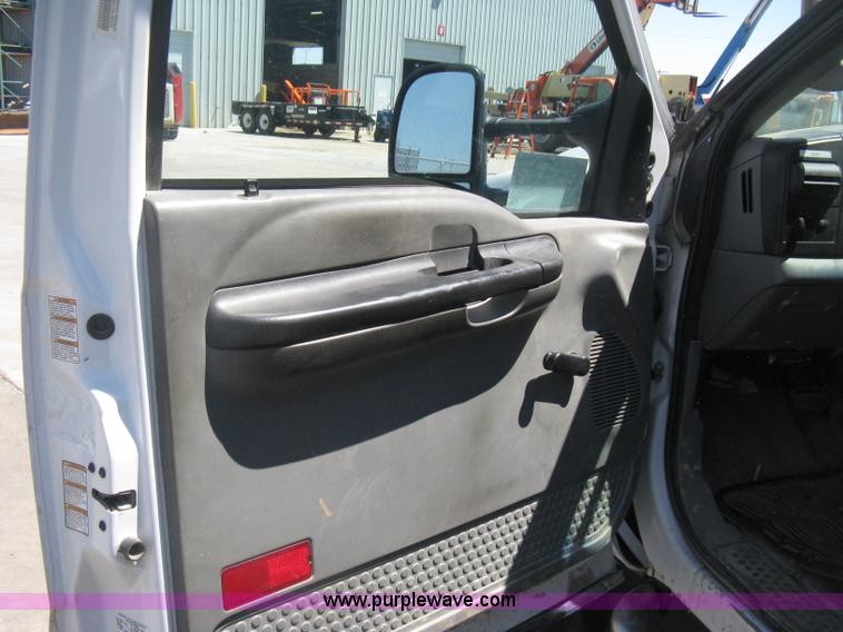image for item D8310 2005 Ford F550 XL Super Duty service truck